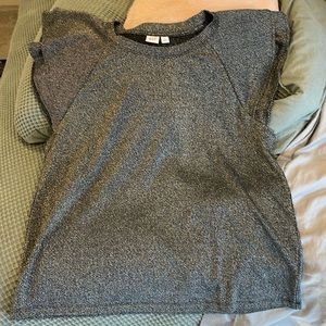 Brand new never worn gap shirt